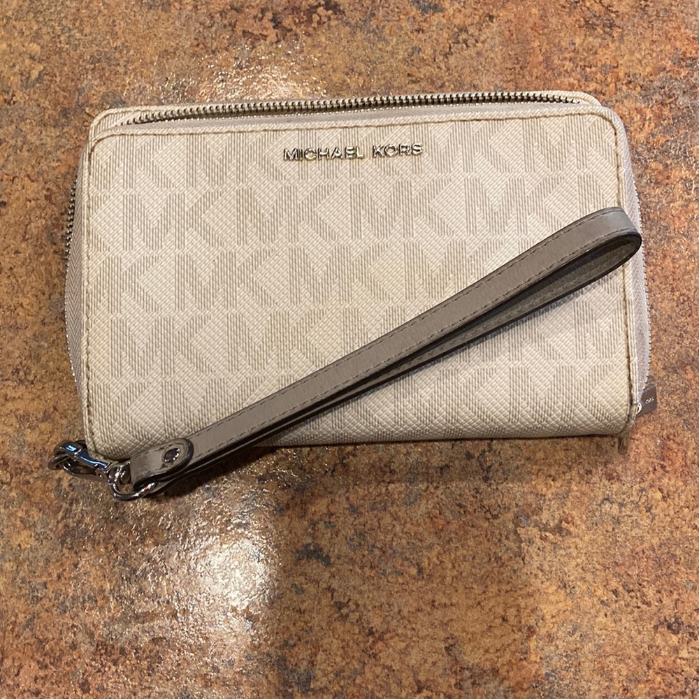 Michael kors 2 pocket wallet
